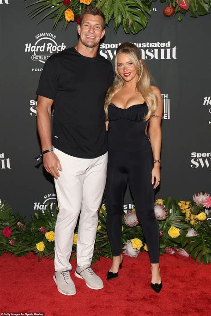 Camille Kostek Naked: A Comprehensive Look into the Model&rsquo;s Career and Influence