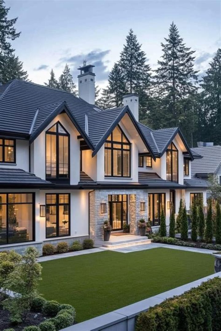 Chapel Roan Heights: Stunning Homes &amp; Views