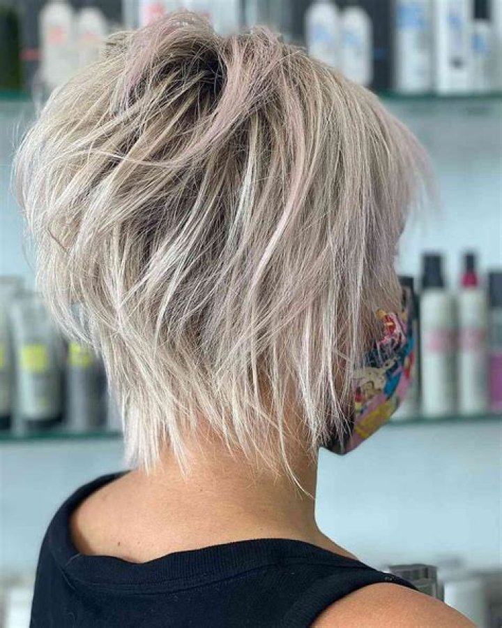 Edgy & Chic: Choppy Layers on Short Hair!