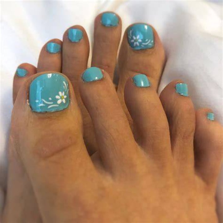 Flower Design Pedicure: Elevate Your Foot Care with Stunning Floral Art