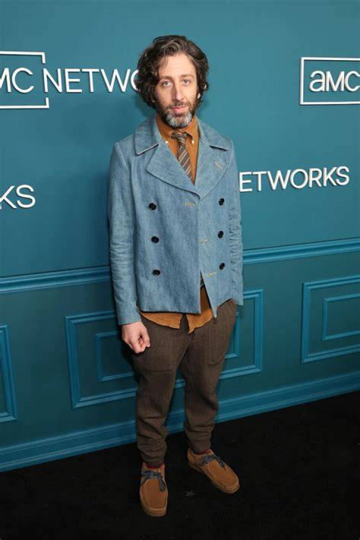 How Tall is Howard Wolowitz Actor? A Comprehensive Guide to Simon Helberg's Height