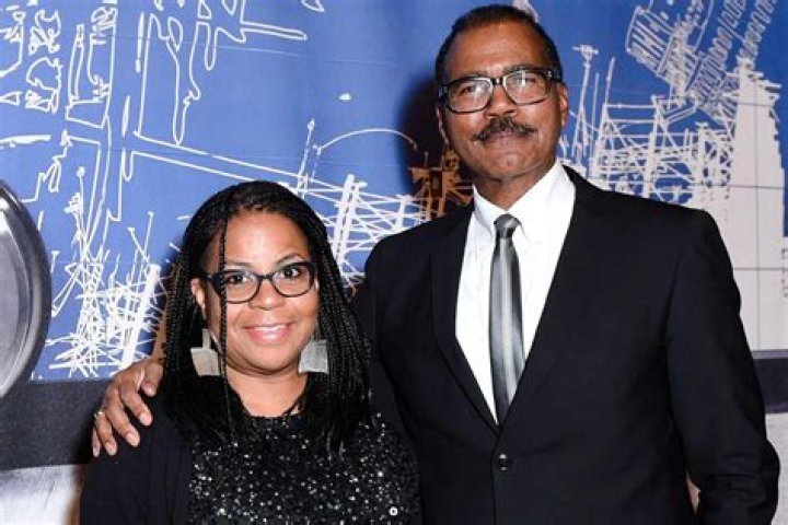 Is Bill Whitaker Married? Relationship Status