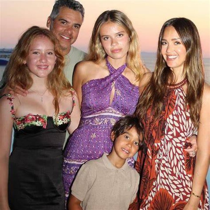 Jessica Alba Surgeries: Unveiling the Truth Behind Her Transformation
