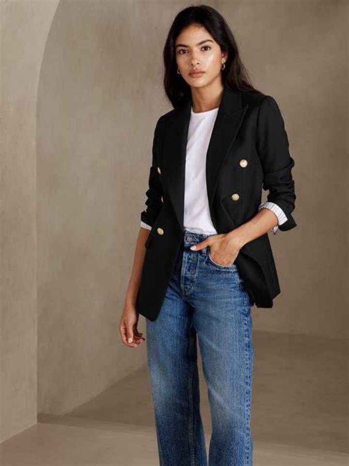 Kim's Pining Tail Blazer: Chic Style, Effortless Look
