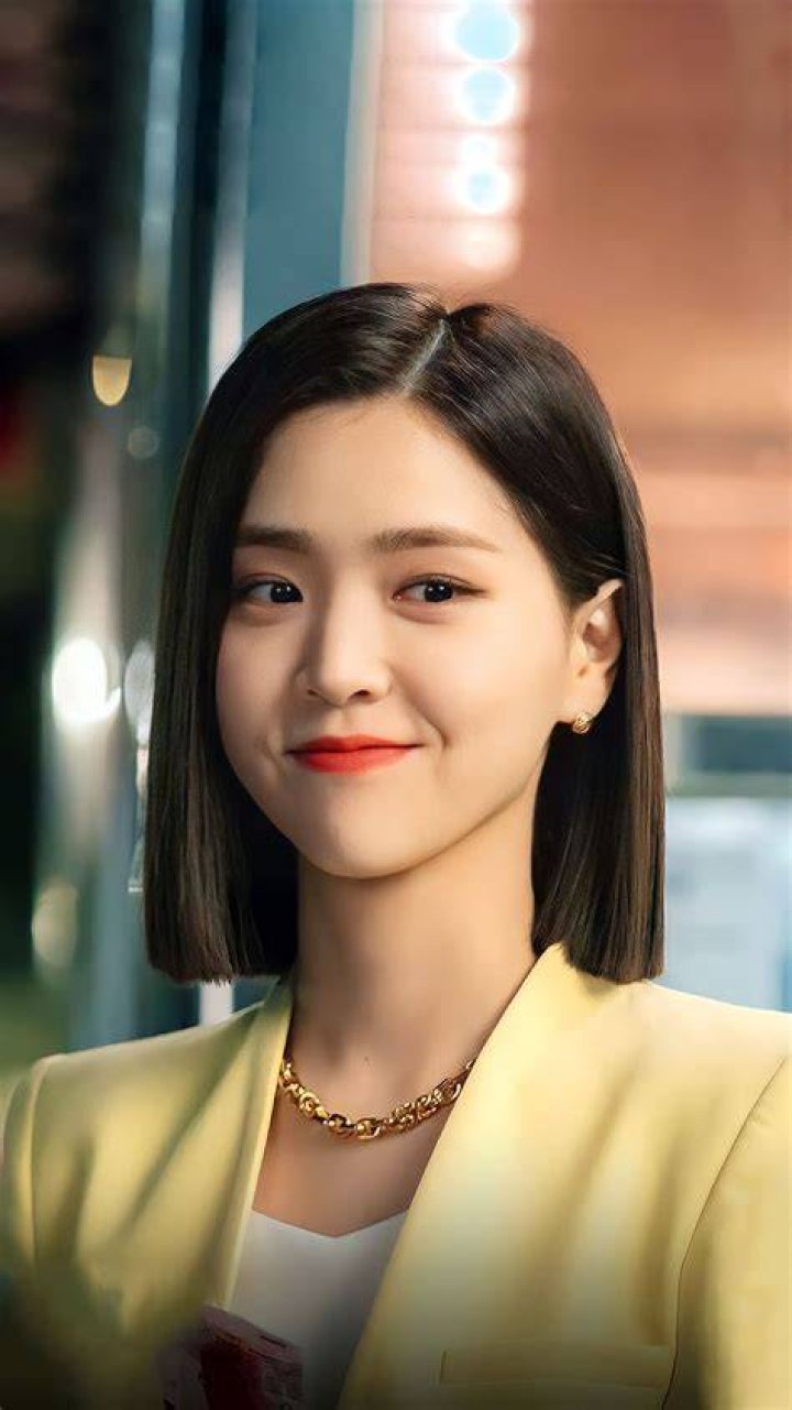 Kim Ji-yoon: The Rising Star in the World of Entertainment
