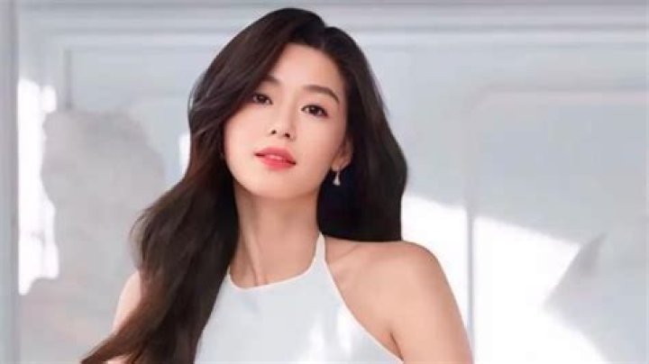 Kim Moyul: A Rising Star in the Korean Entertainment Industry
