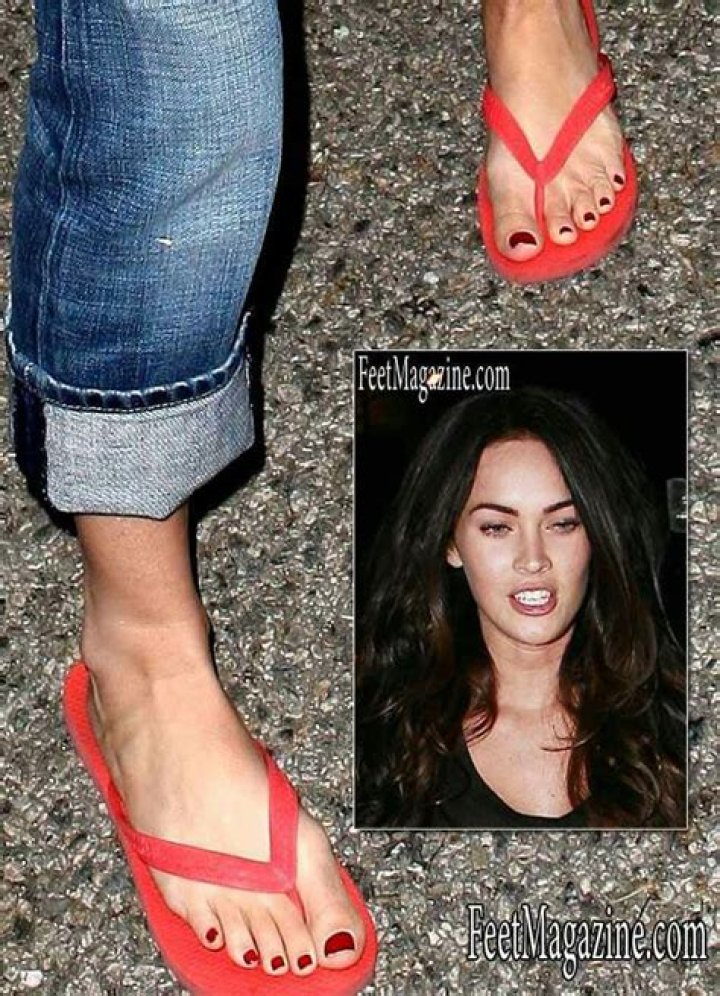Megan Fox Toe Thumbs: Amazing Feet!