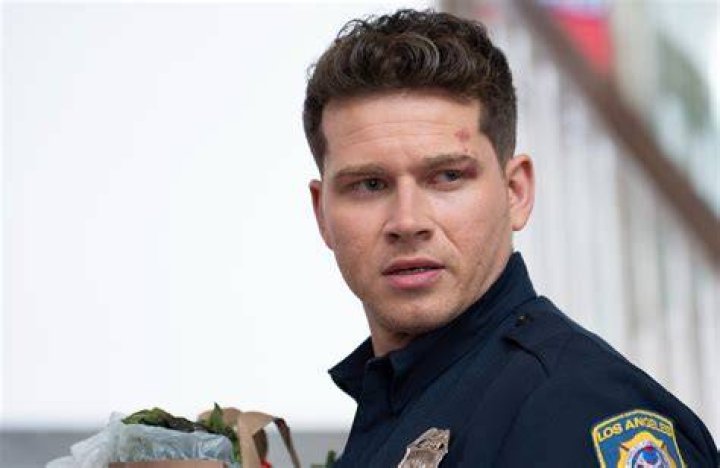 Oliver Stark's Twin: Rare Photos & Facts