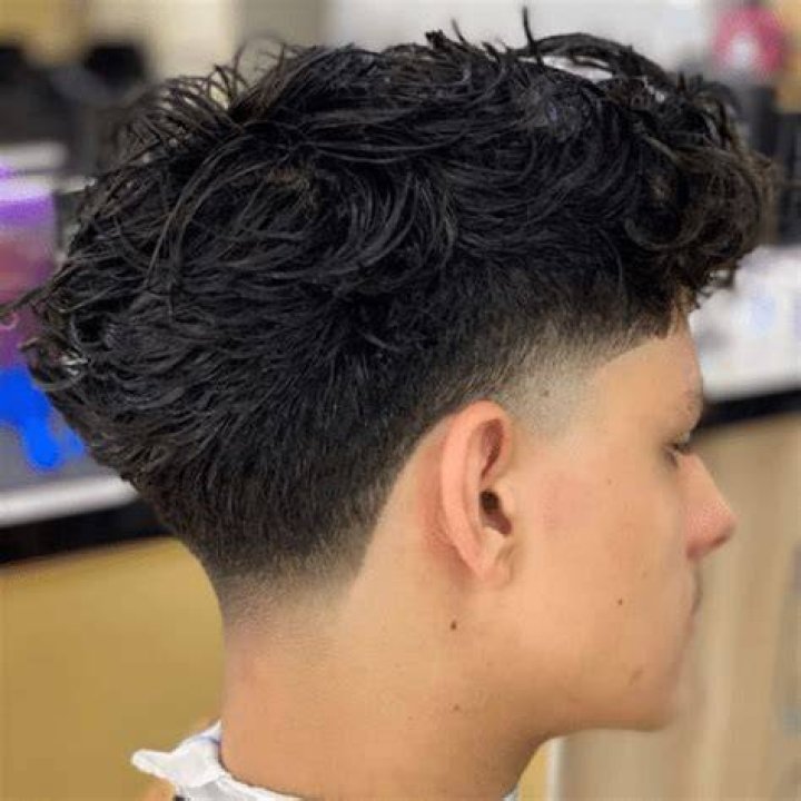 Perfect Blowout Taper for Curly Hair: Styles & Tips