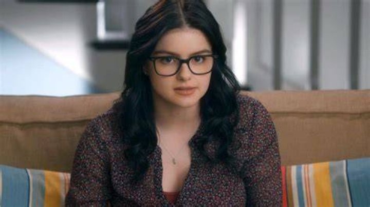 Who Plays Alex in Modern Family? (The Answer!)