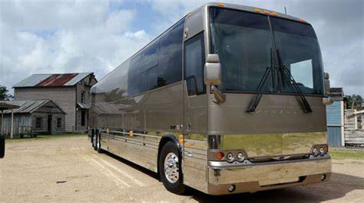 Willie Nelson's Bus: The Iconic Journey on Wheels