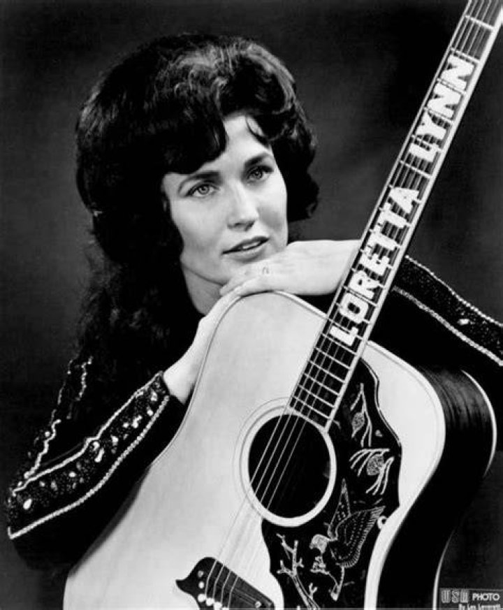 Young Loretta Lynn: Rare Photos & Images